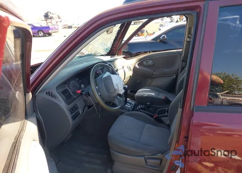 2002 Chevrolet Tracker Hard Top Base from USA, damaged, VIN 2CNBJ13CX26934058